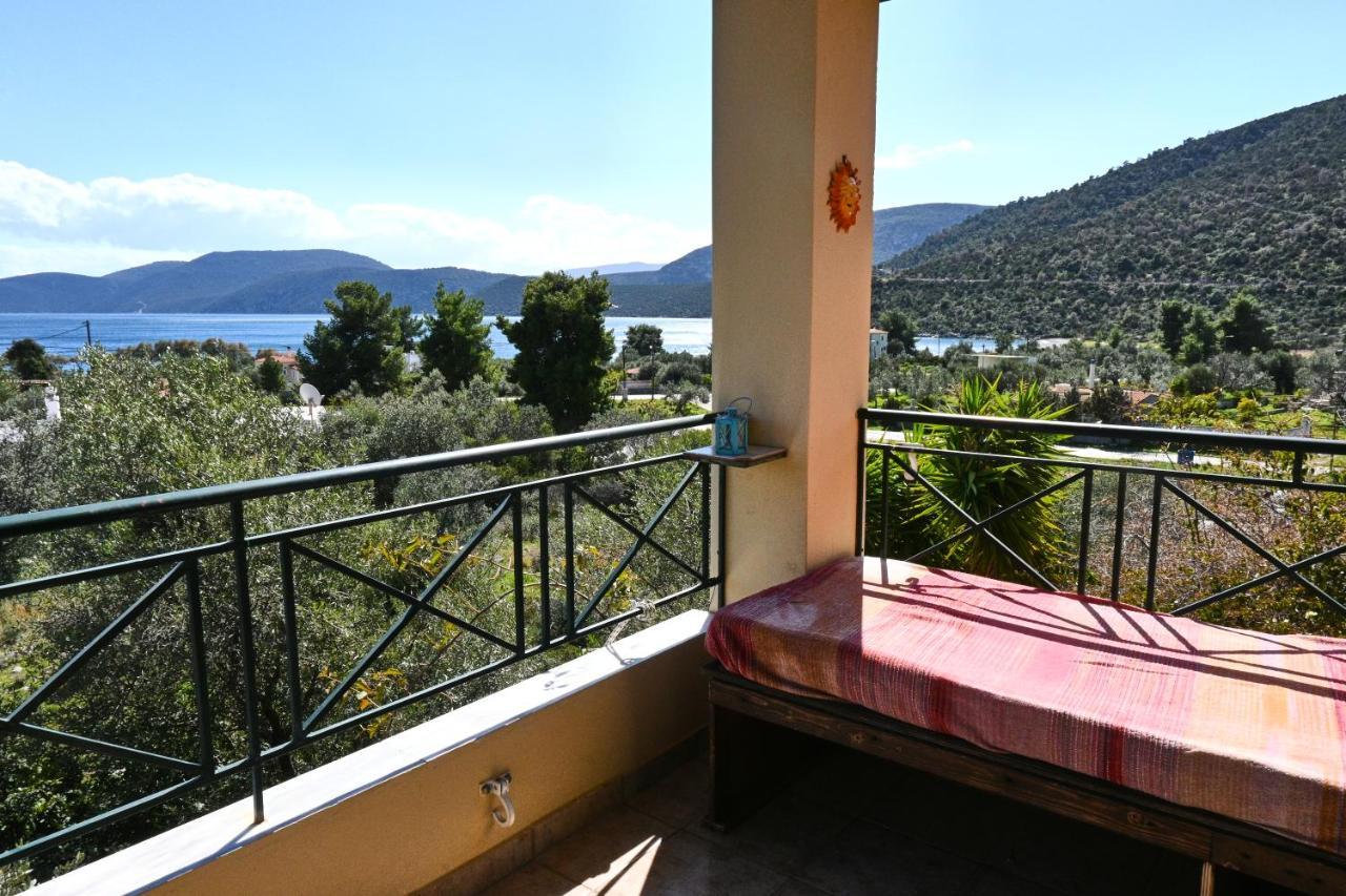 Pavlos' Cottage With Beach View Kórfos Exterior foto